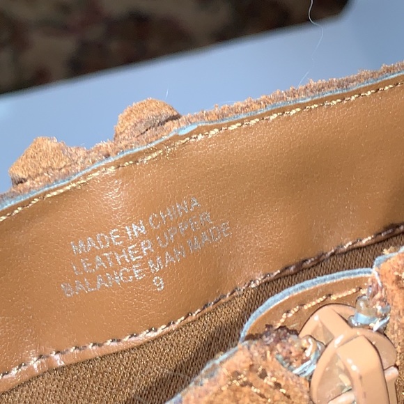 New 9 Tan Suede Tassel Wedge Bootie Express - Picture 9 of 14